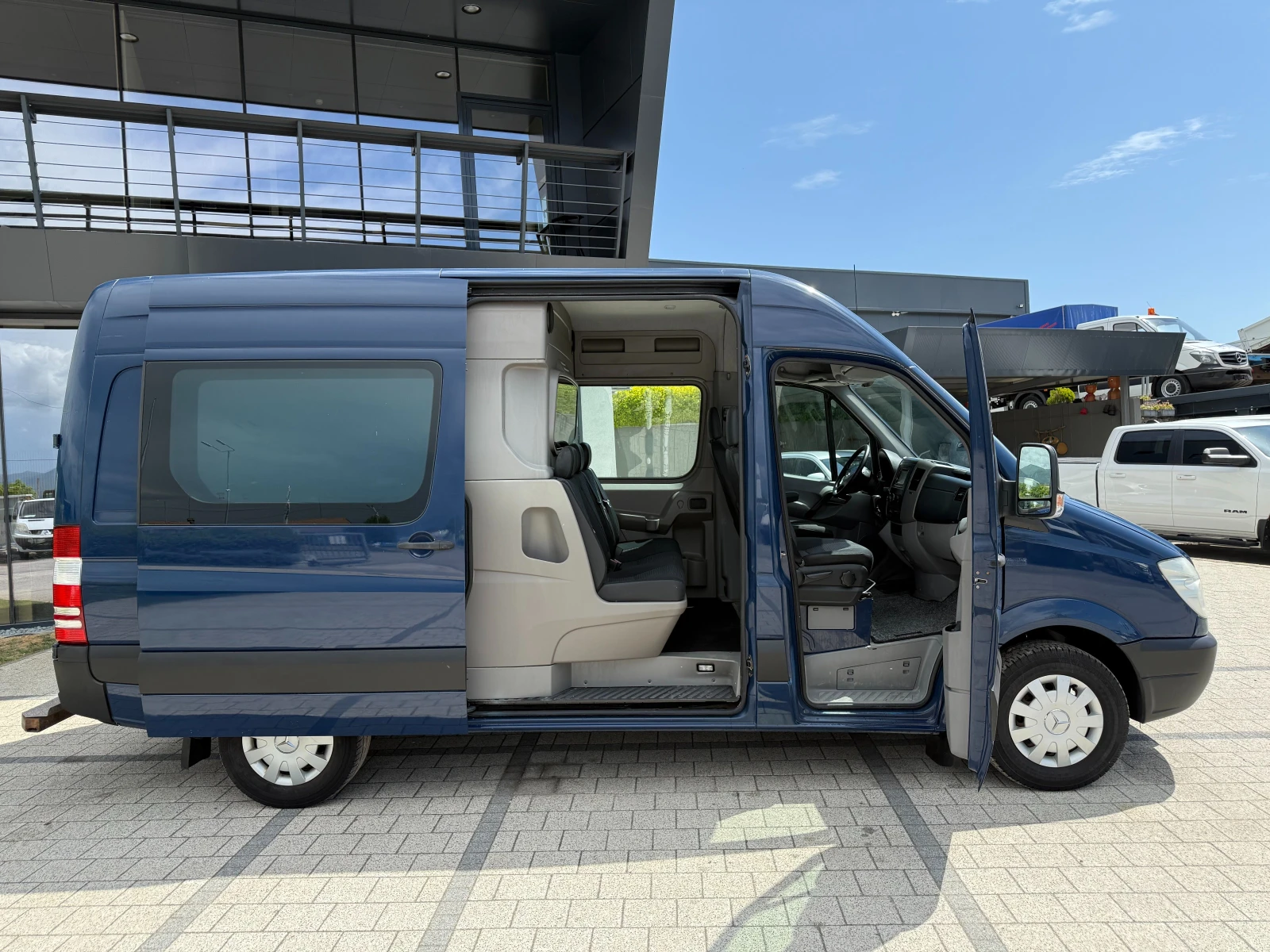 Mercedes-Benz Sprinter 318 CDI Товаропътнически 5-местен Климатроник  - изображение 6