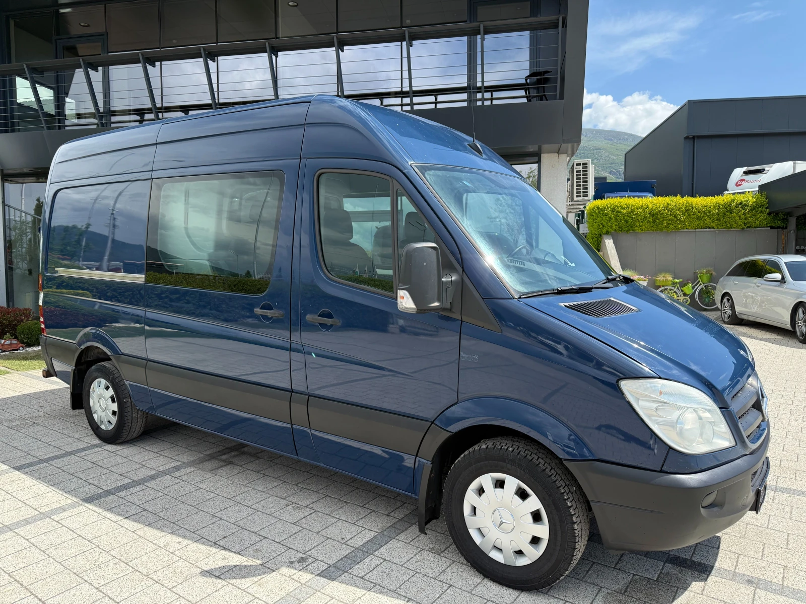 Mercedes-Benz Sprinter 318 CDI Товаропътнически 5-местен Климатроник  - изображение 2