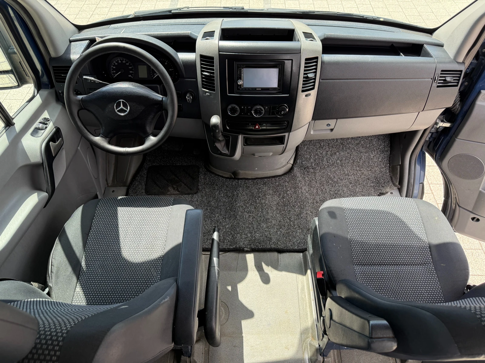 Mercedes-Benz Sprinter 318 CDI Товаропътнически 5-местен Климатроник  - изображение 9