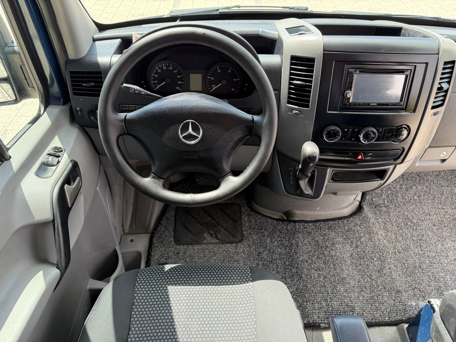 Mercedes-Benz Sprinter 318 CDI Товаропътнически 5-местен Климатроник  - изображение 10