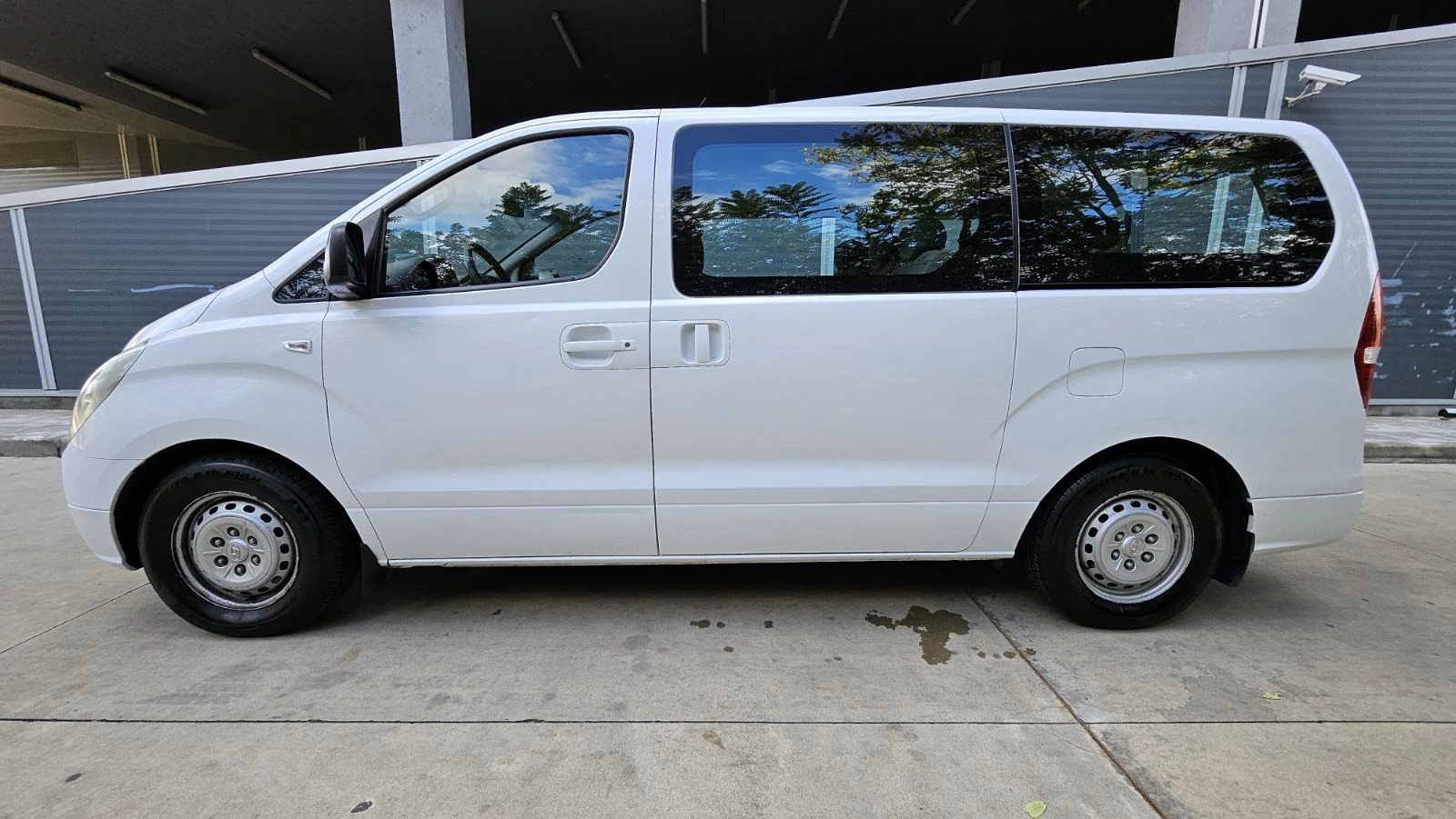 Hyundai H1 2.5 CRDI 7+ 1 - изображение 2