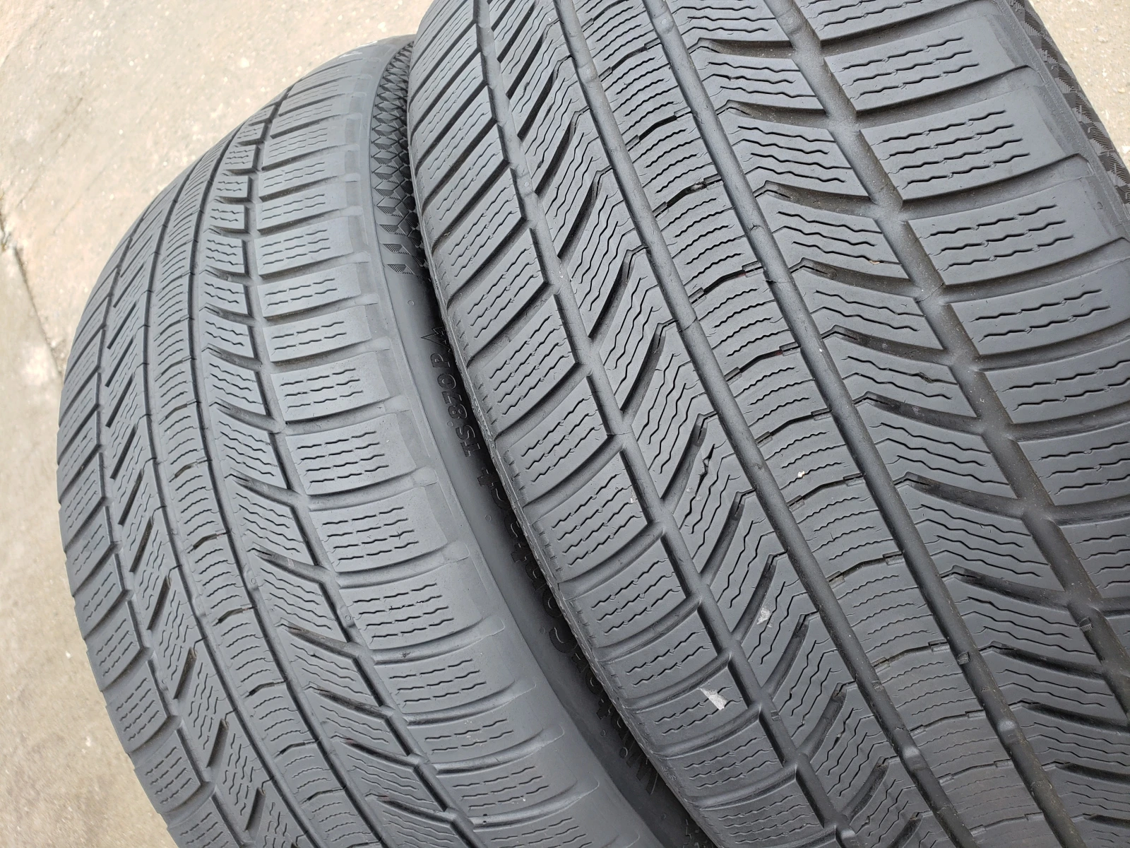 Гуми Зимни 255/40R21, снимка 3 - Гуми и джанти - 56269481