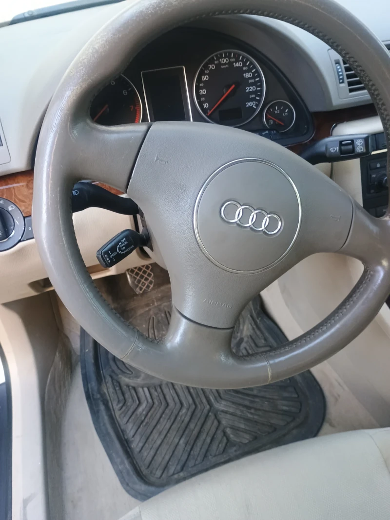 Audi A4 1.8 турбо, снимка 3 - Автомобили и джипове - 48423788