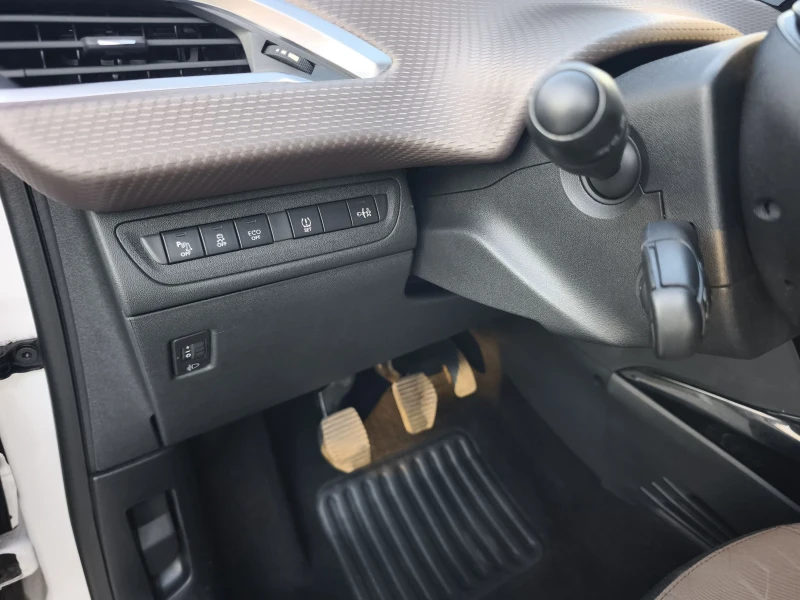 Peugeot 2008 1.6HDI FULL SERVICE IN PEUGEOT NEW !!!, снимка 8 - Автомобили и джипове - 51262509