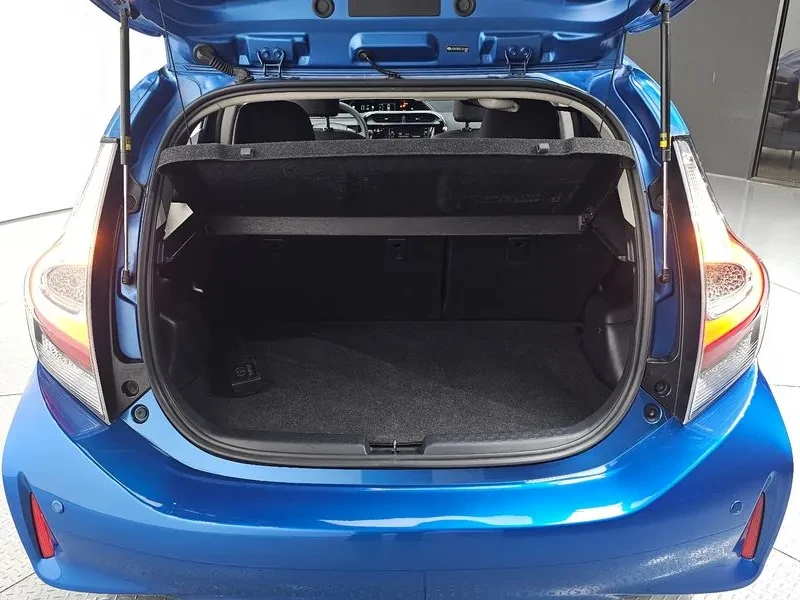 Toyota Prius C 1.5 Хибрид, снимка 11 - Автомобили и джипове - 55643731