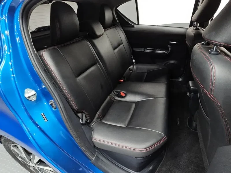 Toyota Prius C 1.5 Хибрид, снимка 9 - Автомобили и джипове - 55643731