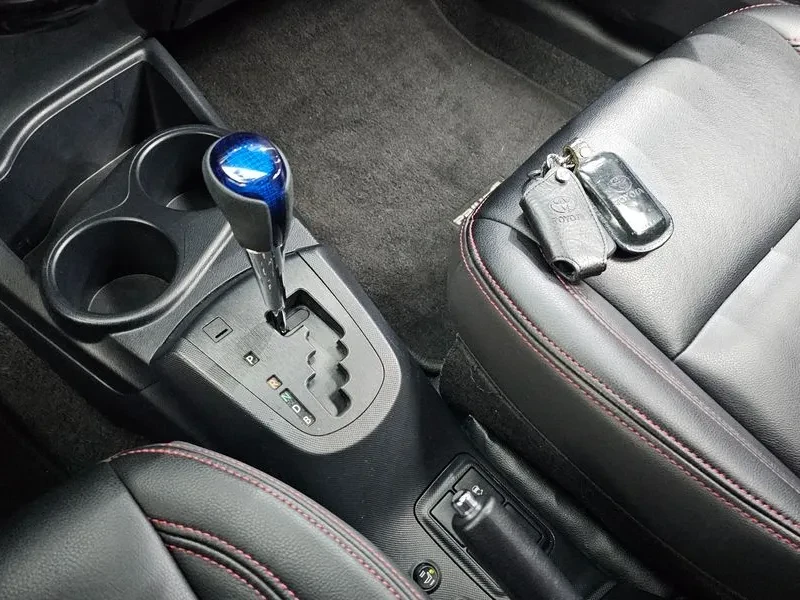 Toyota Prius C 1.5 Хибрид, снимка 7 - Автомобили и джипове - 55643731