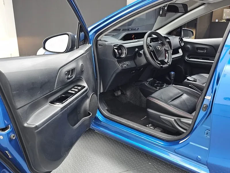 Toyota Prius C 1.5 Хибрид, снимка 8 - Автомобили и джипове - 55643731