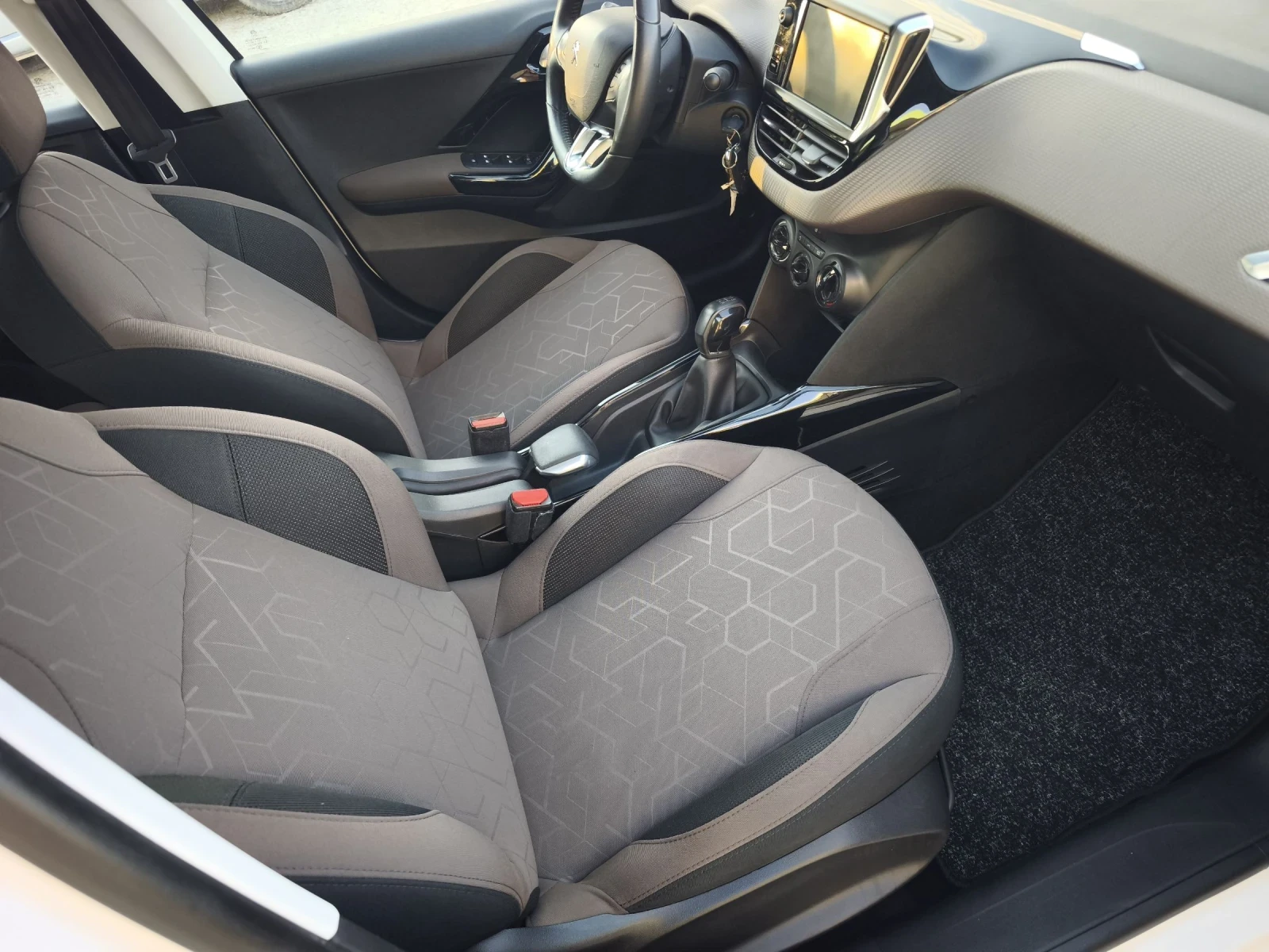 Peugeot 2008 1.6HDI FULL SERVICE IN PEUGEOT NEW !!! - изображение 9