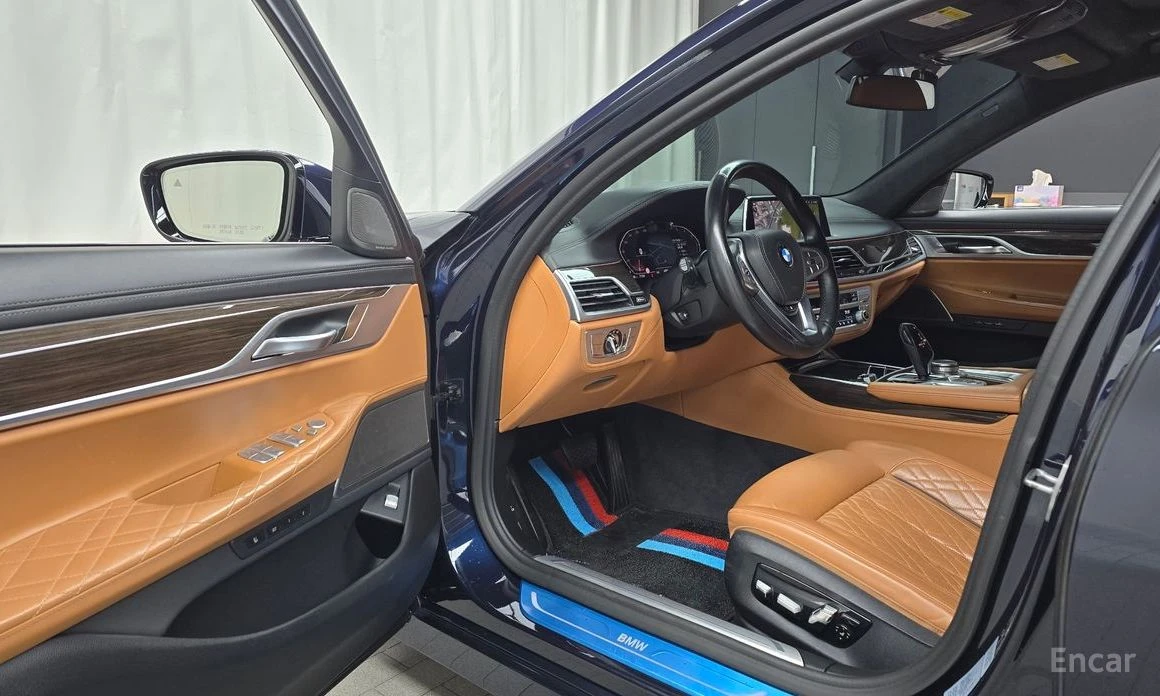 BMW 730 d PURE EXCELLENCE* HARMAN KARDON* 360* HEAD-UP* , снимка 6 - Автомобили и джипове - 54153396