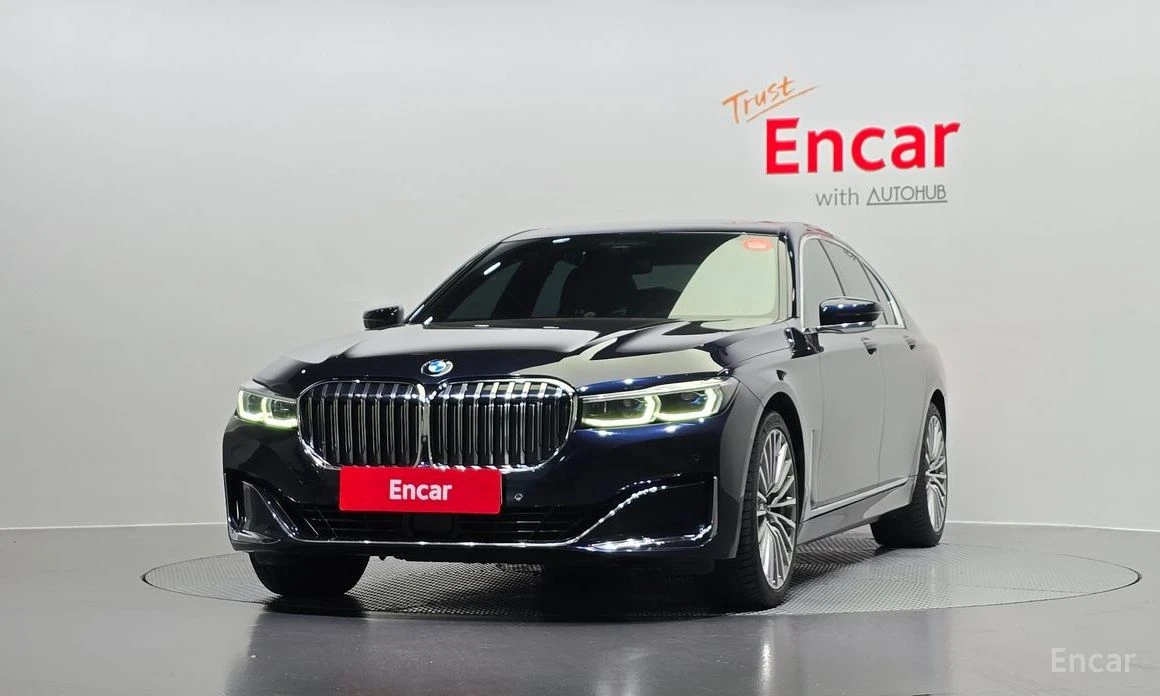 BMW 730 d PURE EXCELLENCE* HARMAN KARDON* 360* HEAD-UP* , снимка 2 - Автомобили и джипове - 54153396