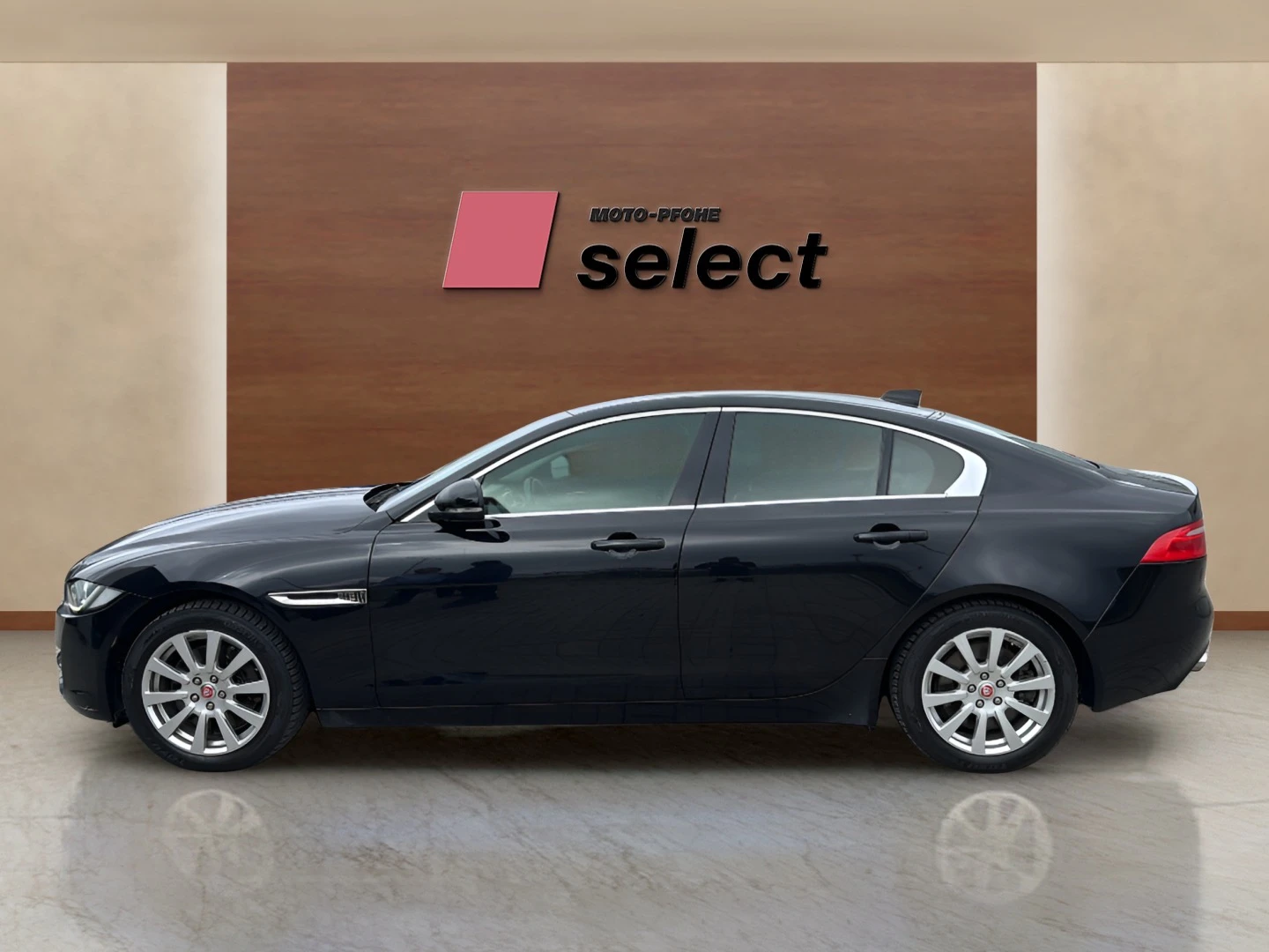 Jaguar XE 2.0 D, снимка 17 - Автомобили и джипове - 54541104