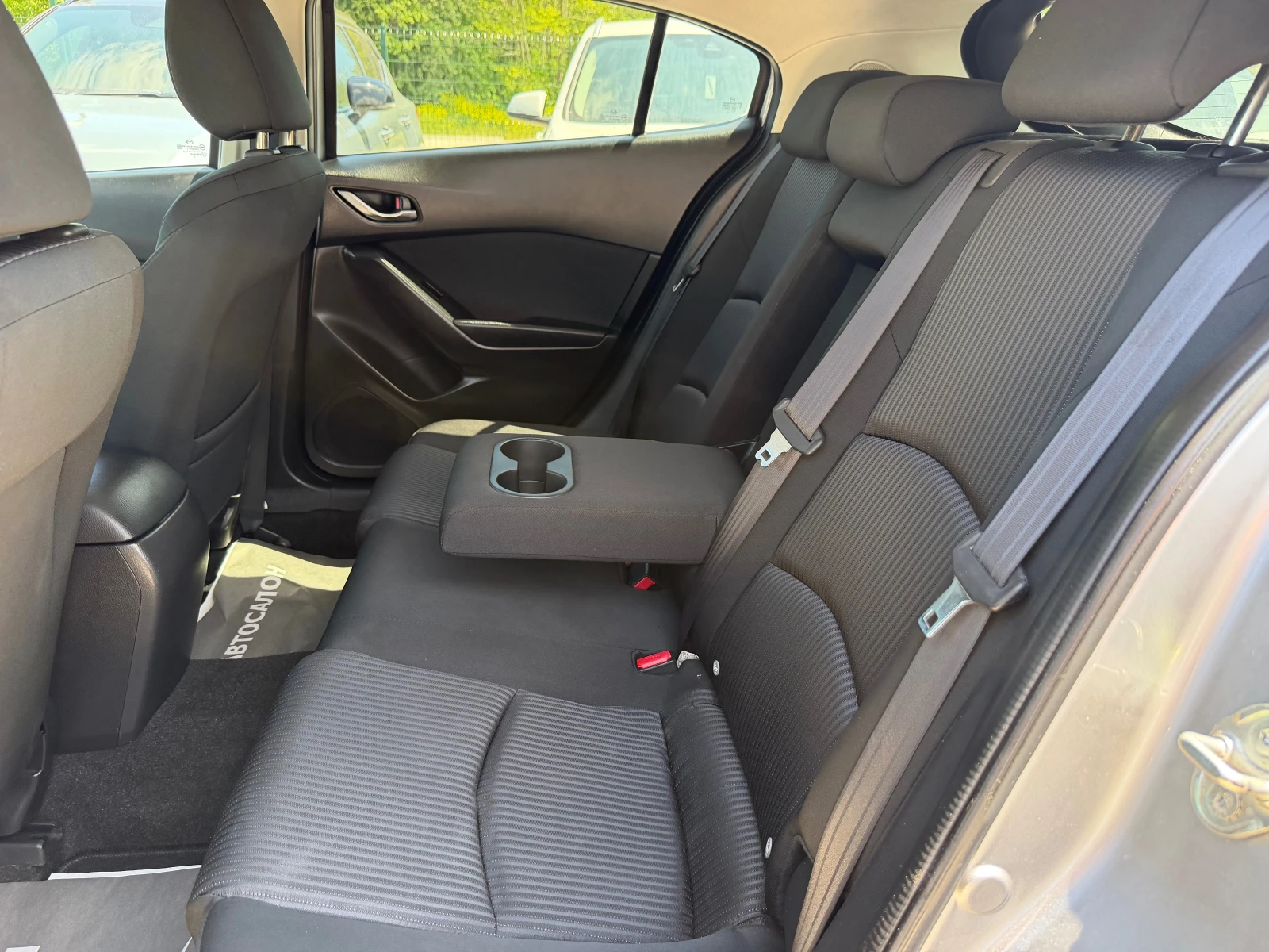 Mazda 3 2.2SKYACTIV-D EXCEED KEY LESS HEAD UP PODGREV, снимка 12 - Автомобили и джипове - 54564776