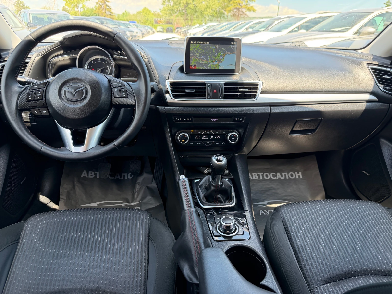 Mazda 3 2.2SKYACTIV-D EXCEED KEY LESS HEAD UP PODGREV, снимка 8 - Автомобили и джипове - 54564776