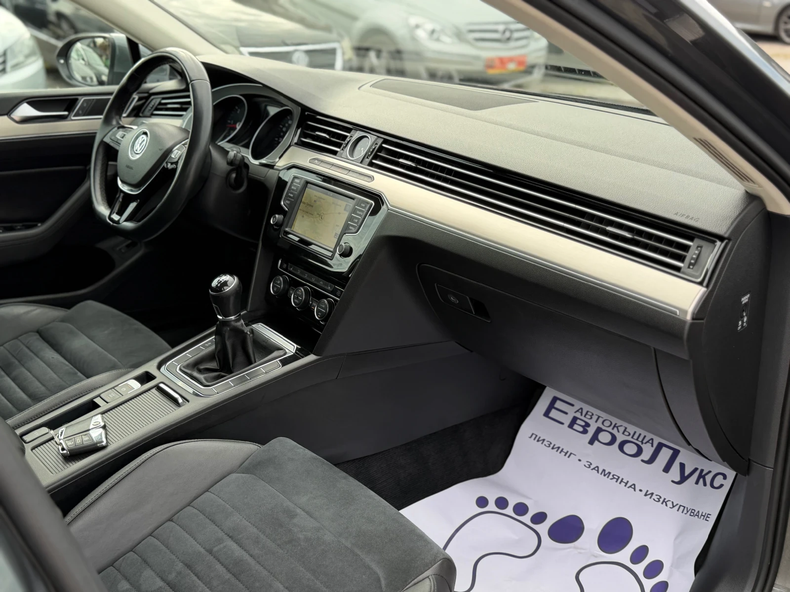VW Passat 2.0TDI 150кс 6ск НАВИ АЛКАНТАРА МАСАЖ ПОДГРЕВ , снимка 15 - Автомобили и джипове - 54626798