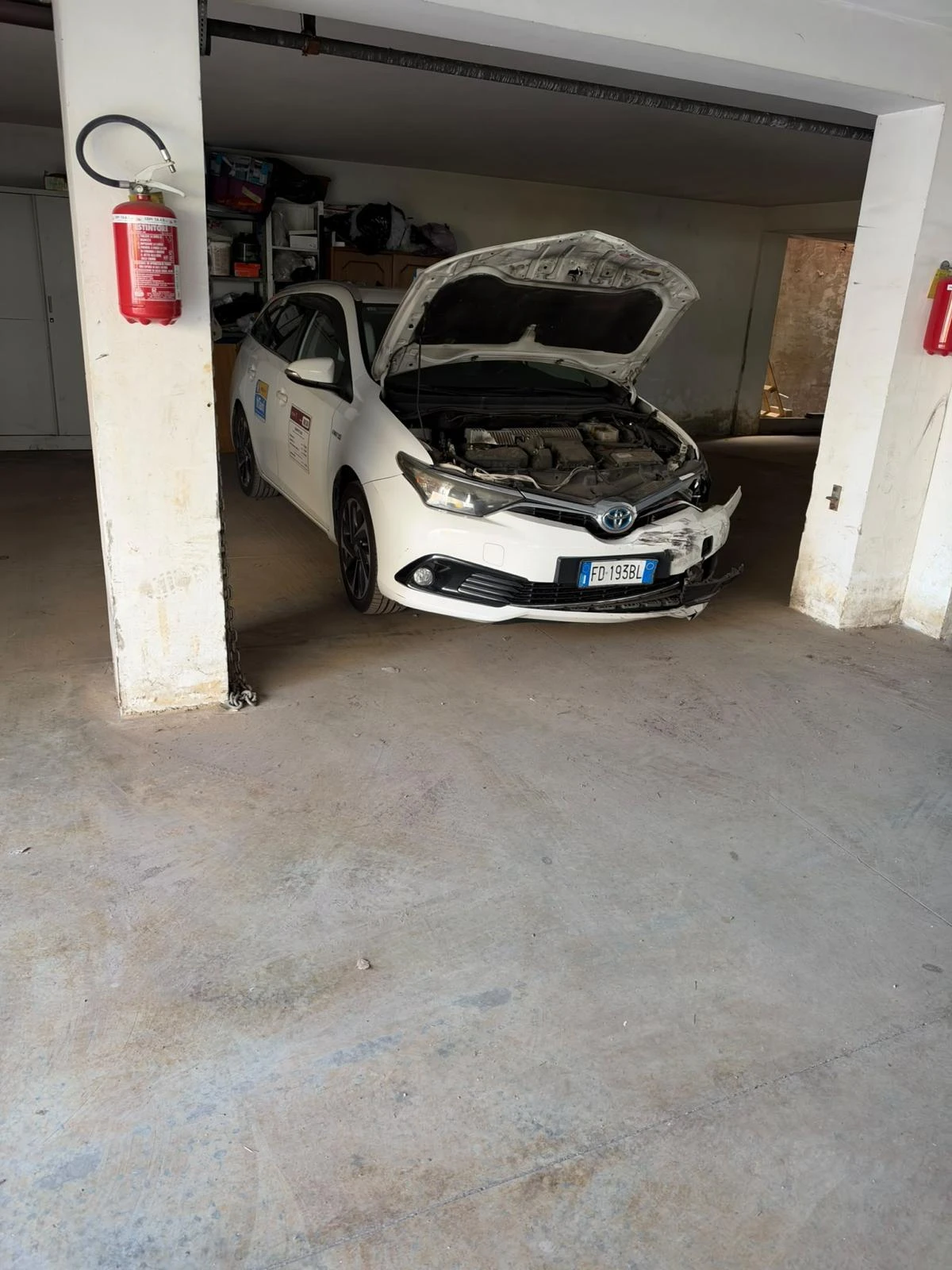 Toyota Auris 1.8HYBRID, снимка 3 - Автомобили и джипове - 56732359