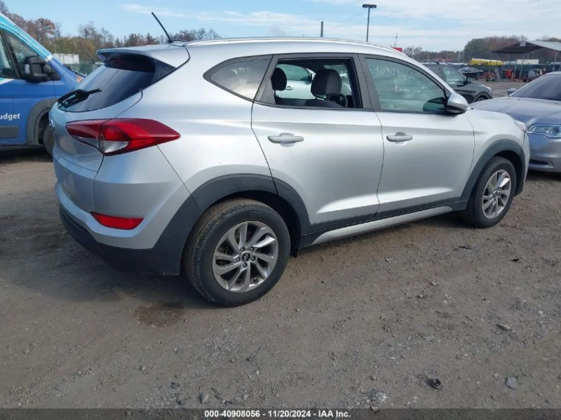 Hyundai Tucson SE, снимка 6 - Автомобили и джипове - 48139732