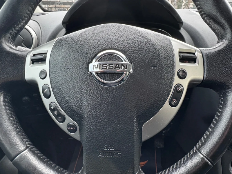 Nissan Qashqai 1.6i / Парктроник / ЛИЗИНГ, снимка 12 - Автомобили и джипове - 49303782