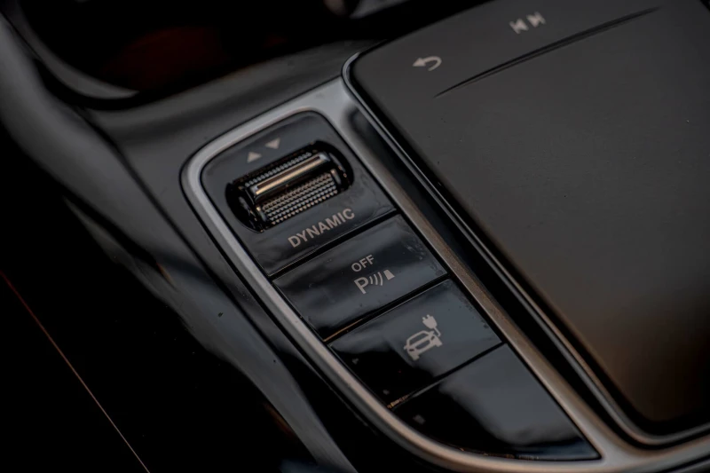 Mercedes-Benz EQC 400/4Matic/HuD/Burmester/AMG/Камера 360/Парфюм/, снимка 12 - Автомобили и джипове - 52873070