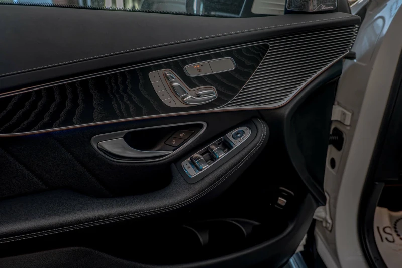 Mercedes-Benz EQC 400/4Matic/HuD/Burmester/AMG/Камера 360/Парфюм/, снимка 9 - Автомобили и джипове - 52873070