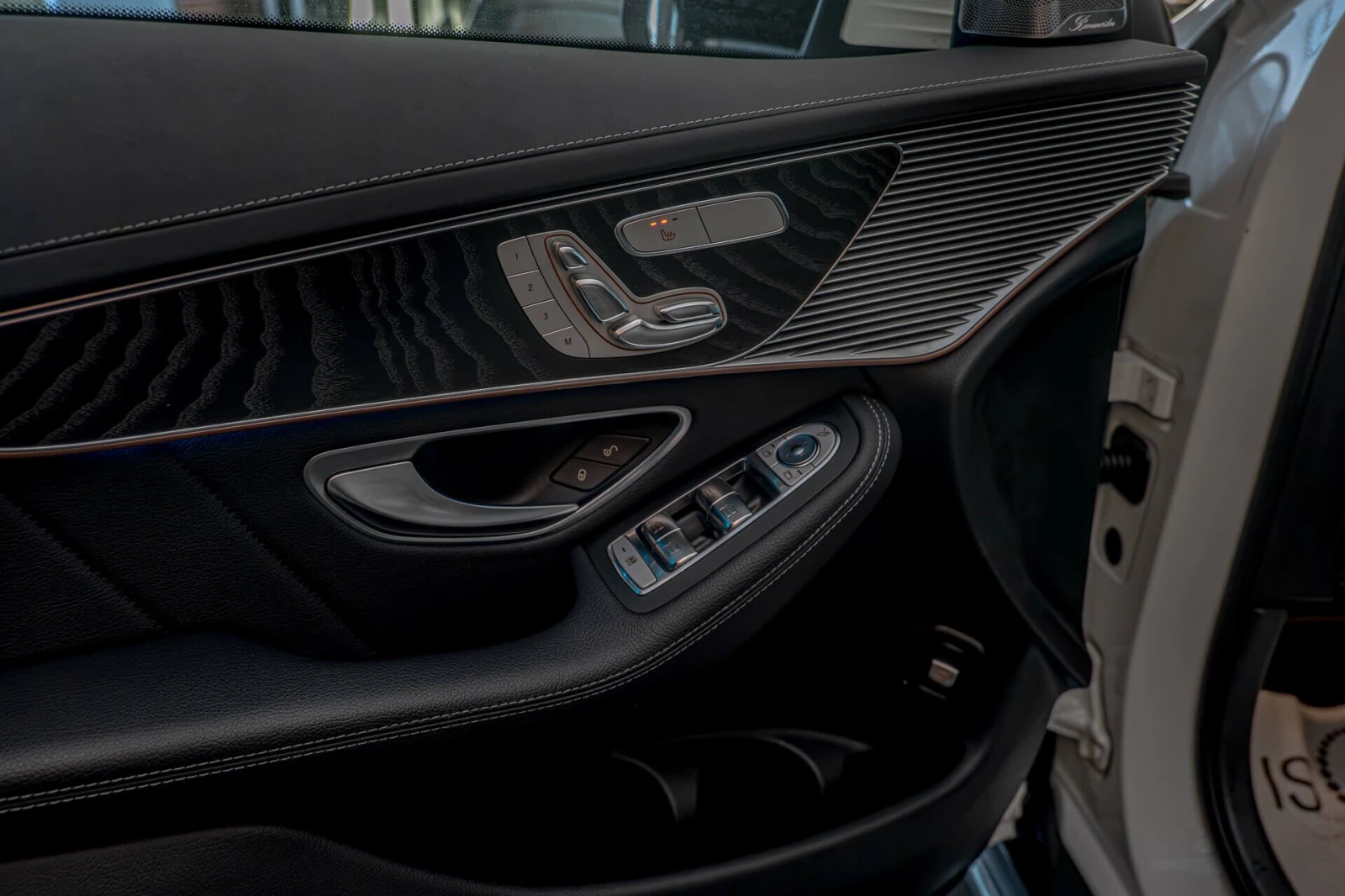 Mercedes-Benz EQC 400/4Matic/HuD/Burmester/AMG/Камера 360/Парфюм/ - изображение 9