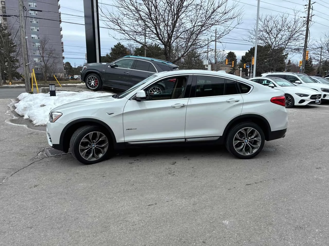 BMW X4 xDrive28i/CARFAX/ШИБИДАХ/ПОДГРЕВИ/ПРЕДСТАВИТЕЛСТВО, снимка 2 - Автомобили и джипове - 53738850