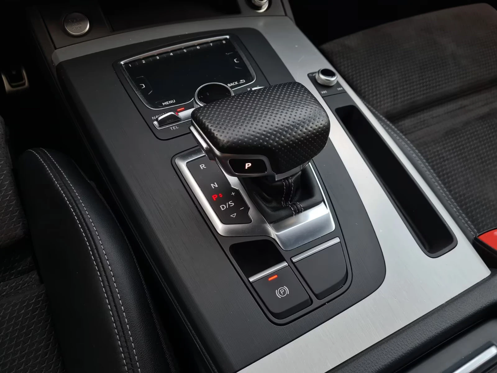 Audi Q5 2.0TFSI/252HP/QUATTRO/S-LINE/NAVI/AHK/DIGI/282q, снимка 11 - Автомобили и джипове - 54478333
