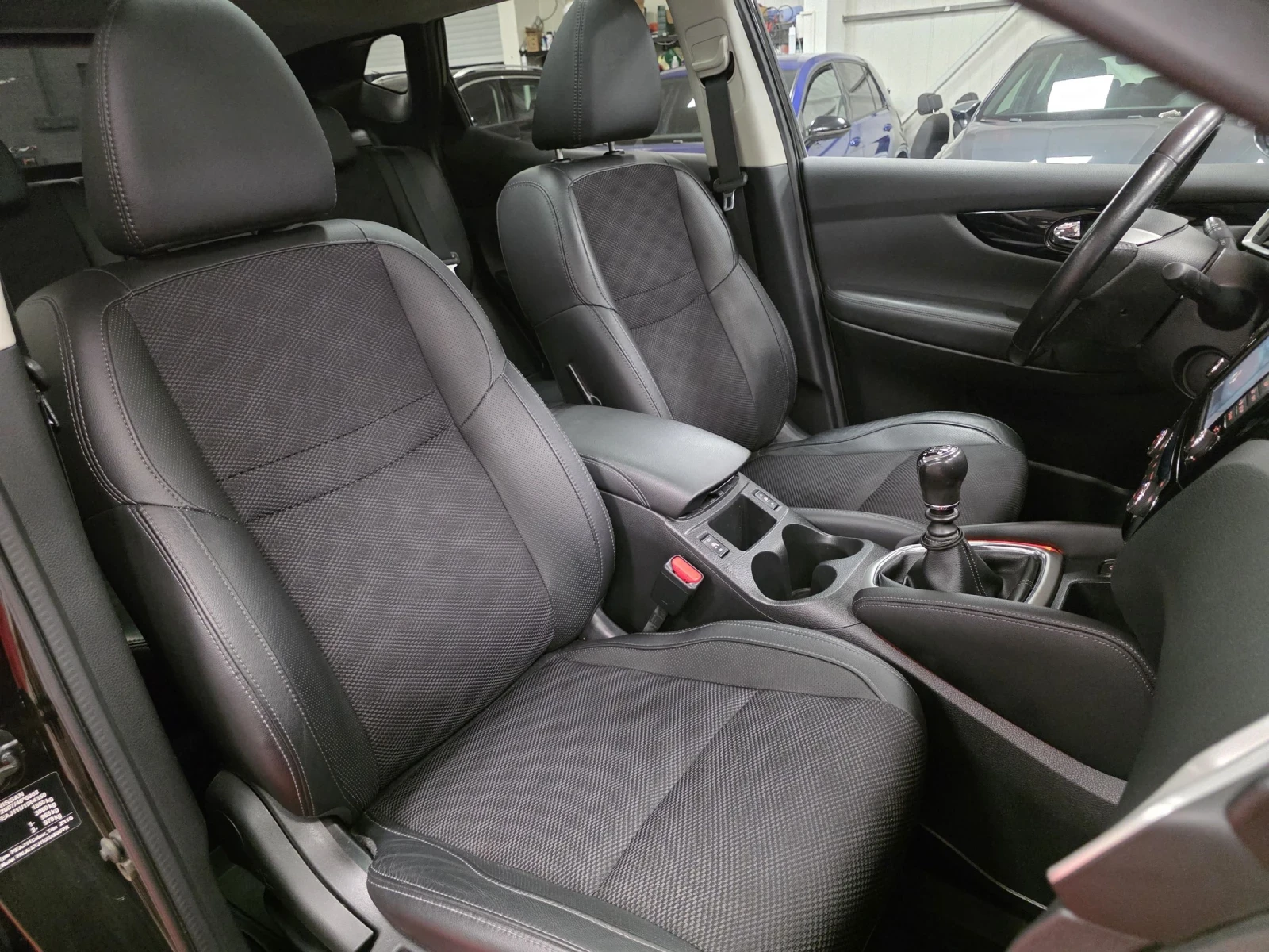 Nissan Qashqai 1.2 DIG-T | 6M | Service book | Kteo | EU6, снимка 12 - Автомобили и джипове - 54745463