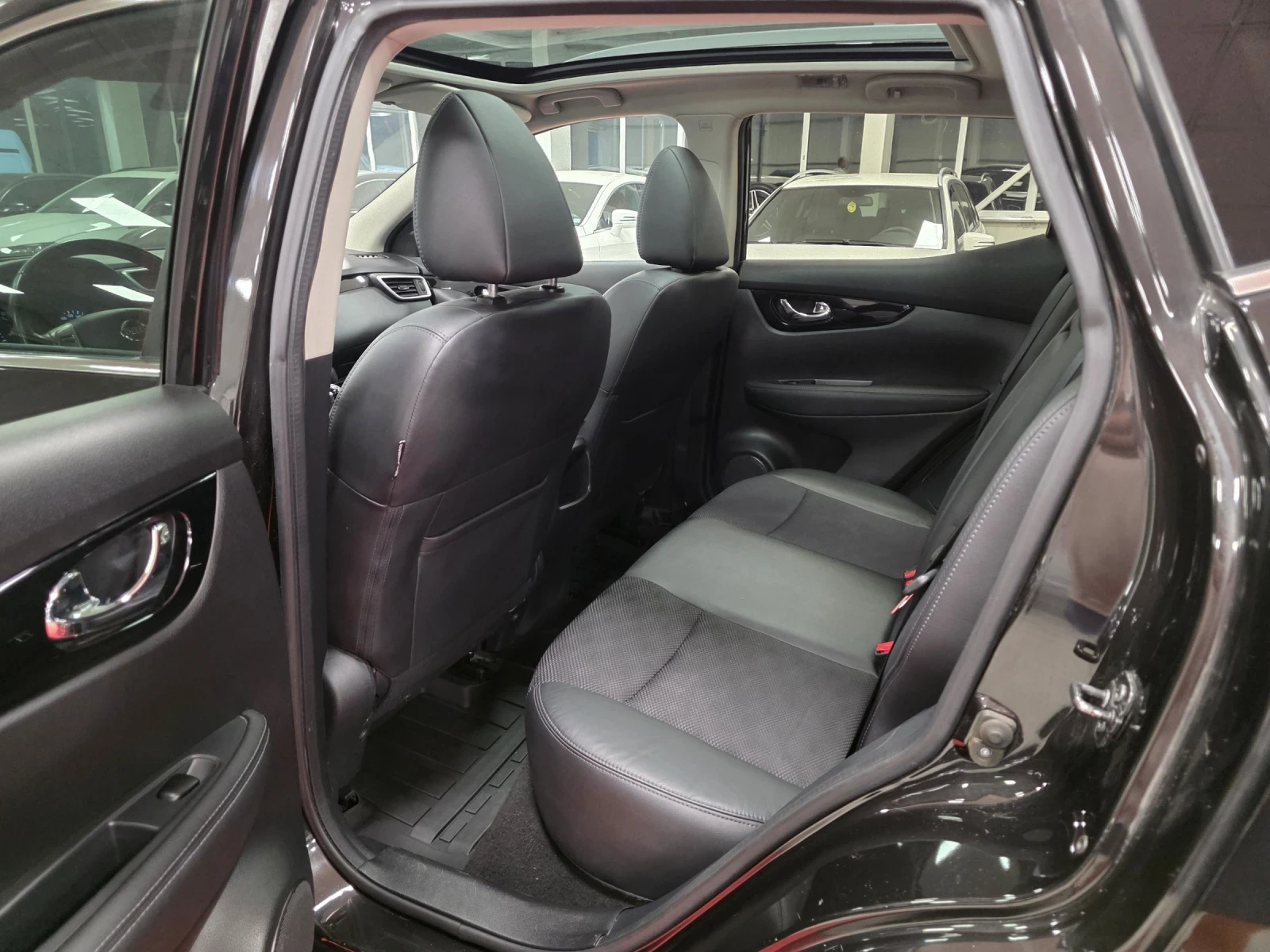 Nissan Qashqai 1.2 DIG-T | 6M | Service book | Kteo | EU6, снимка 13 - Автомобили и джипове - 54745463
