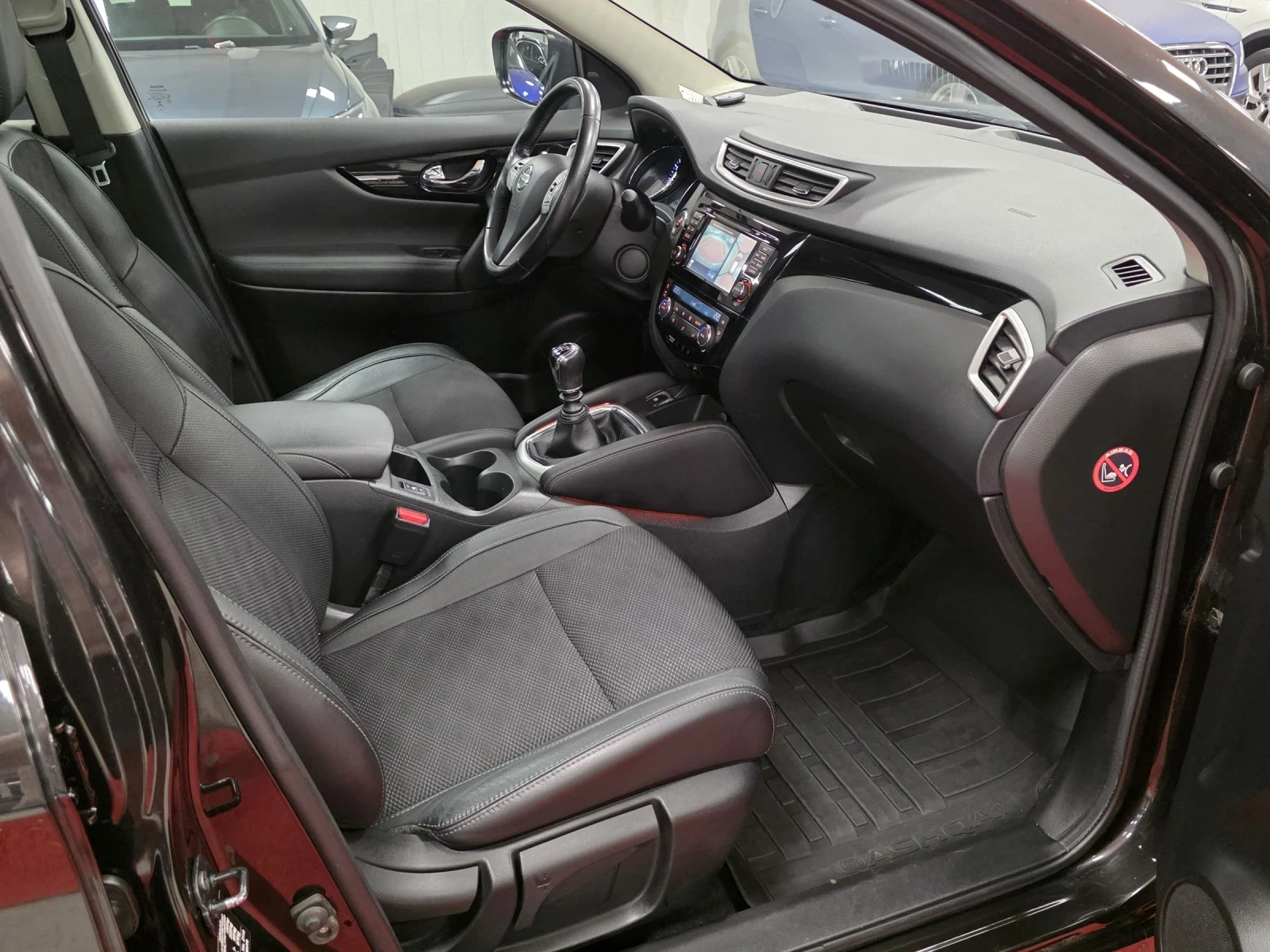 Nissan Qashqai 1.2 DIG-T | 6M | Service book | Kteo | EU6, снимка 11 - Автомобили и джипове - 54745463
