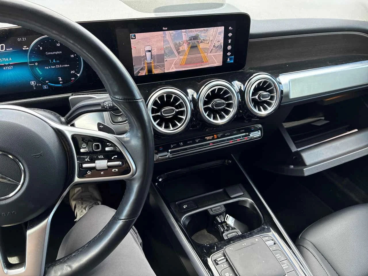 Mercedes-Benz GLB 250 * ПРЕДСТАВИТЕЛСТВО * 360 * PANO * ПОДГРЕВИ, снимка 9 - Автомобили и джипове - 54935525