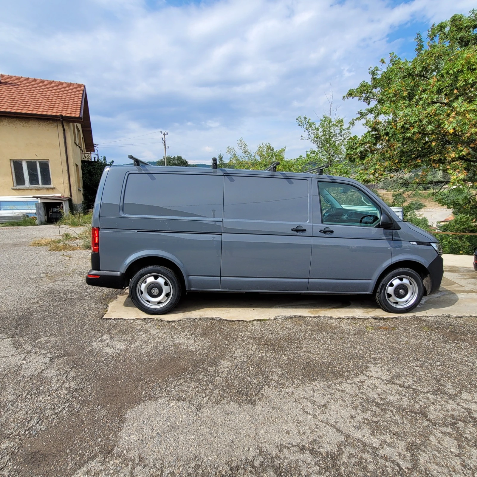 VW Transporter Т 6.1 - изображение 4