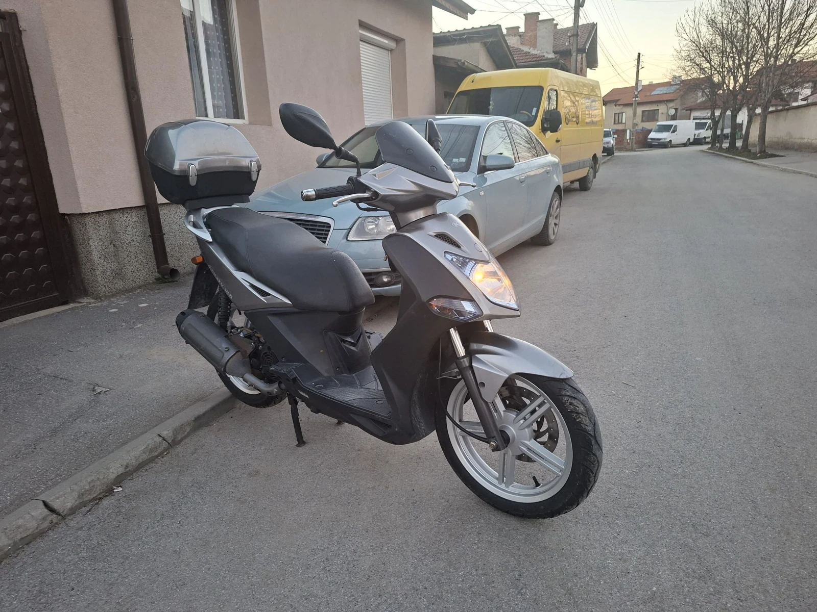 Kymco Agility 125е Става за кемпер много лек и пъргав