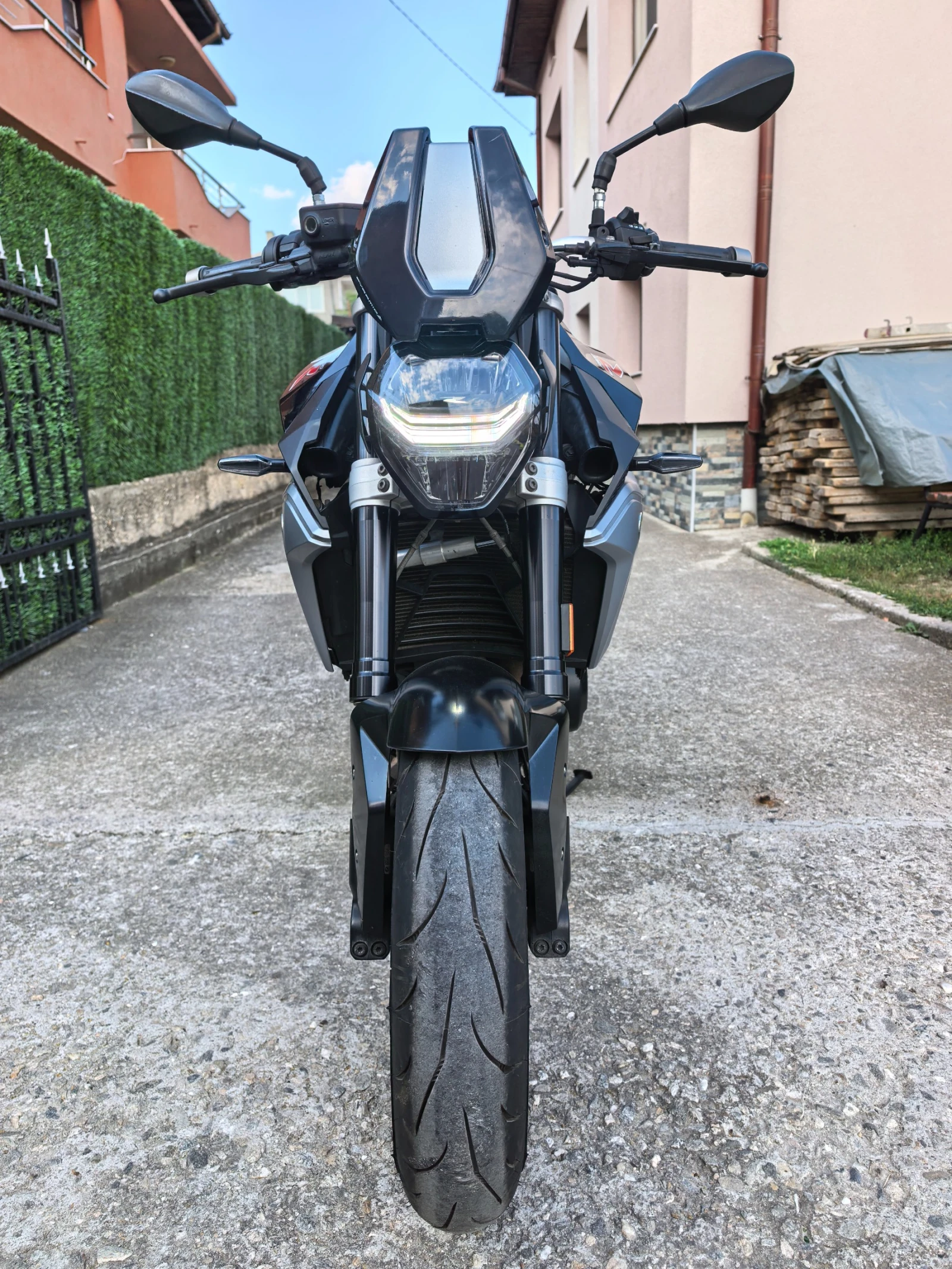 BMW F