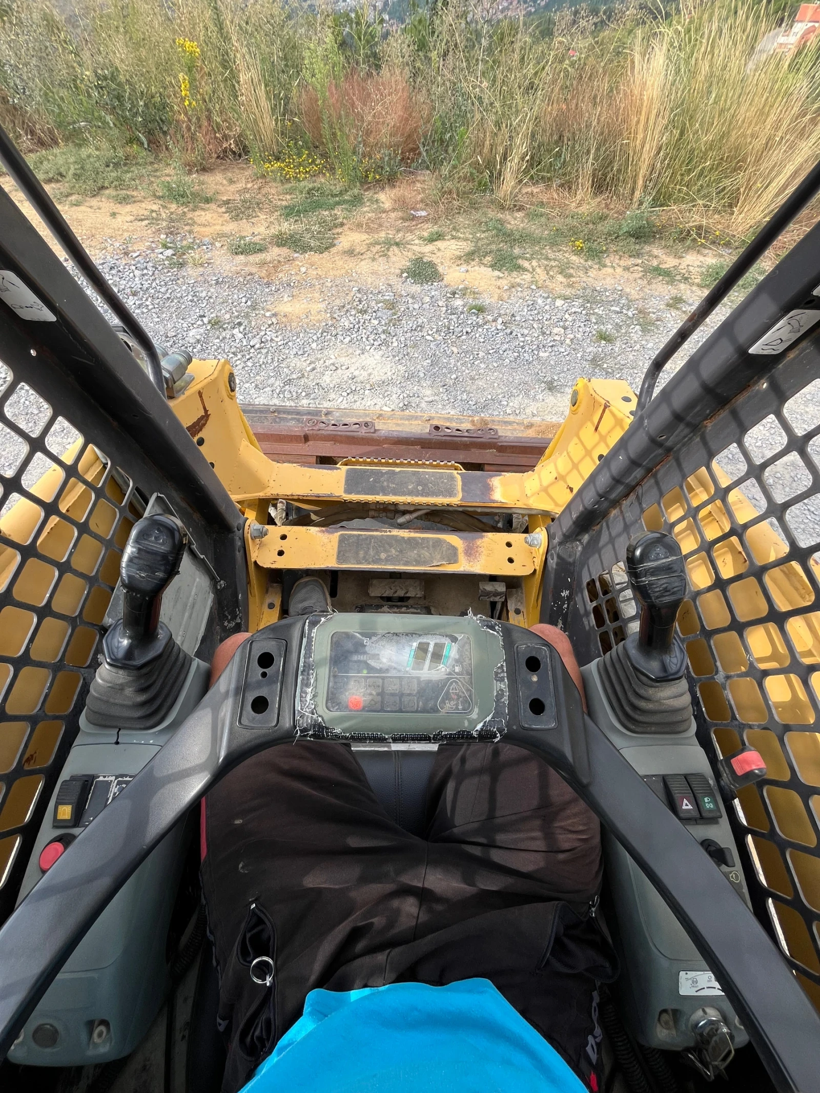 Мини челни товарачи Komatsu Sk815, снимка 10 - Индустриална техника - 54387221