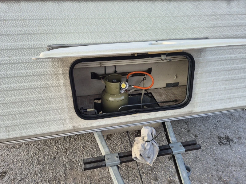 Каравана Adria HOME CAR 4 МЕСТА , снимка 15 - Каравани и кемпери - 50670792