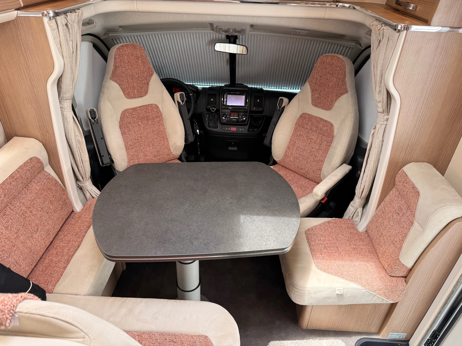 Кемпер Carthago Malibu T430, снимка 8 - Каравани и кемпери - 55136244