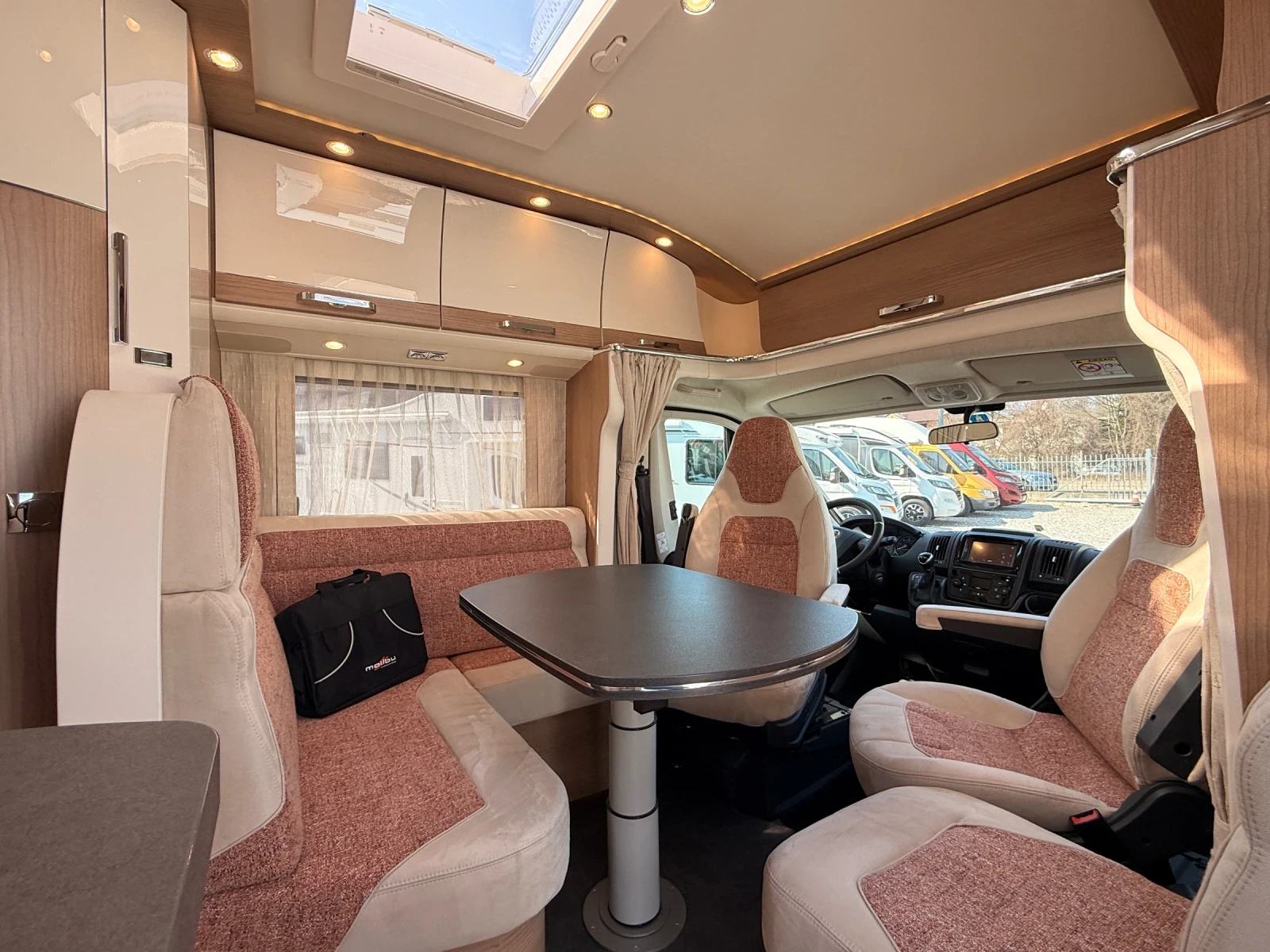 Кемпер Carthago Malibu T430, снимка 7 - Каравани и кемпери - 55136244