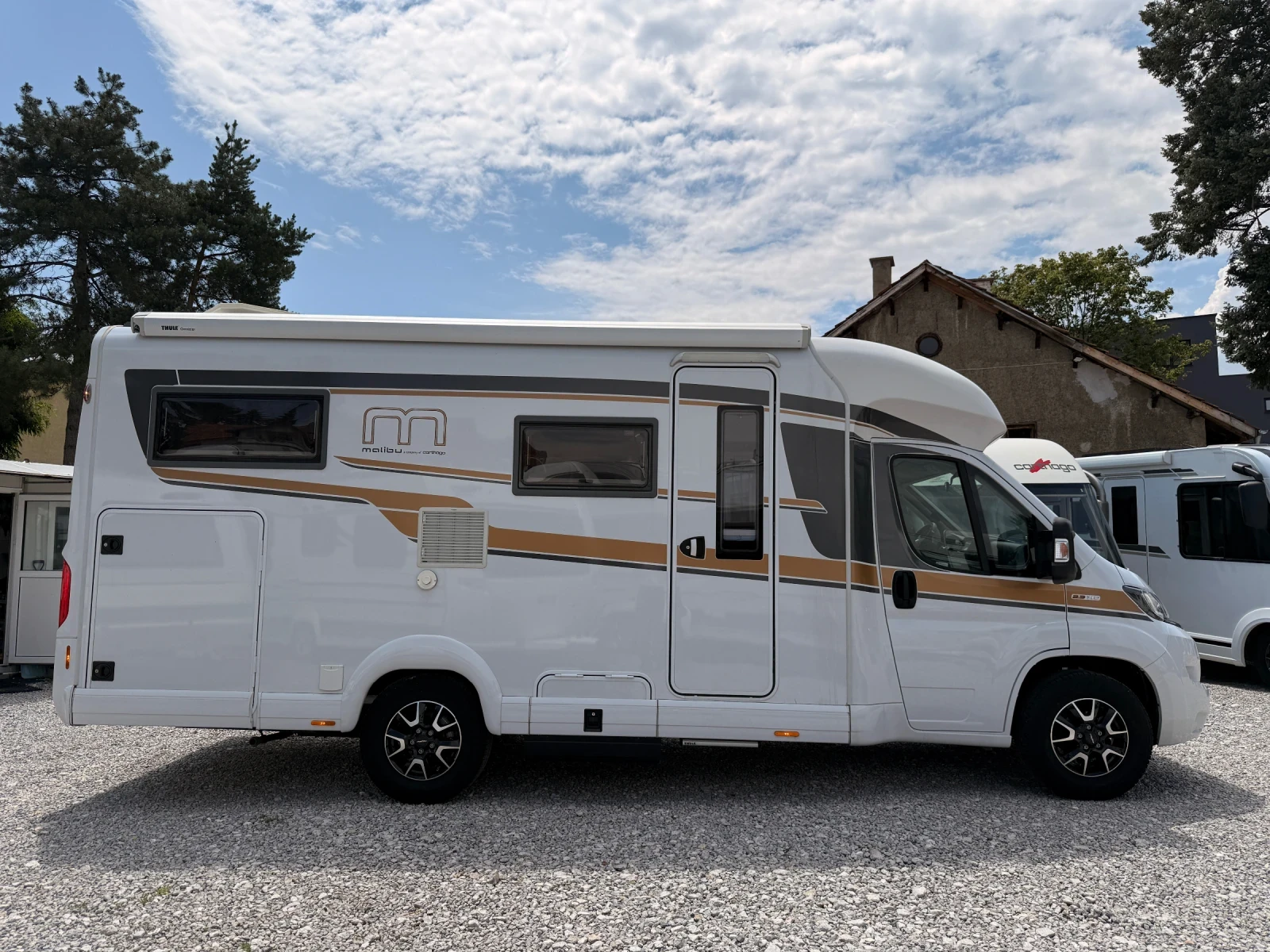 Кемпер Carthago Malibu T430, снимка 2 - Каравани и кемпери - 55136244