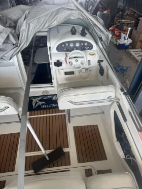 Моторна яхта Sea Ray 215 Express Cruiser, снимка 9