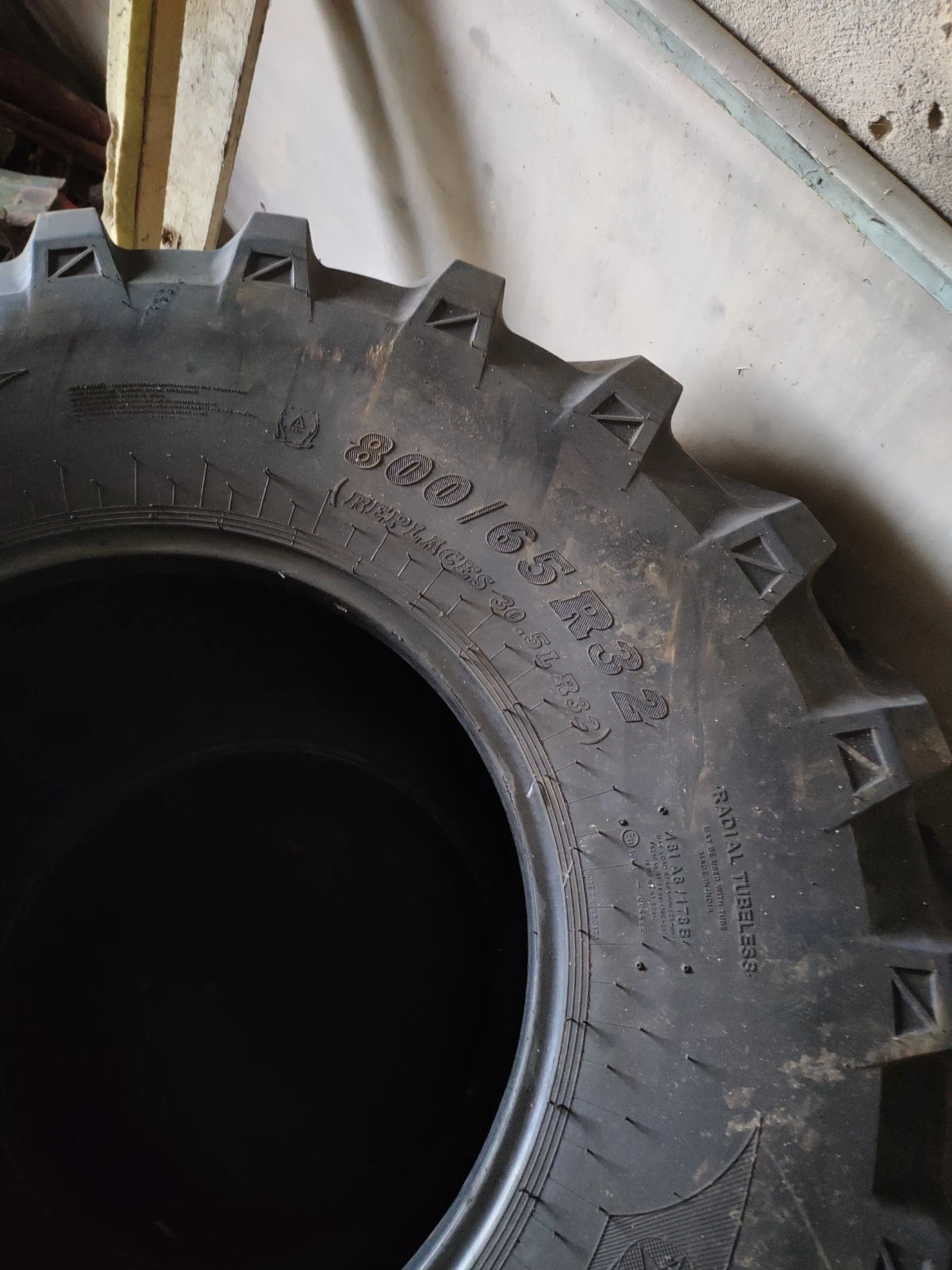 Гуми, снимка 4 - Гуми и джанти - 54142996