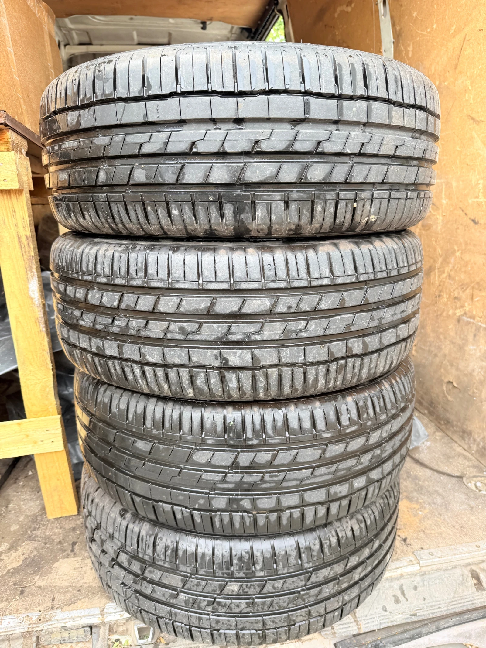 Гуми Летни 215/50R18, снимка 8 - Гуми и джанти - 56242644