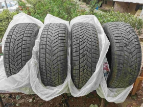 Гуми Зимни 235/60R18, снимка 1 - Гуми и джанти - 47693122