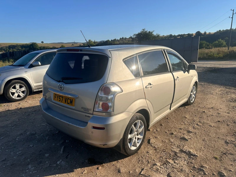 Toyota Corolla verso 2.2 D-4D 136к.с, снимка 5 - Автомобили и джипове - 46730631