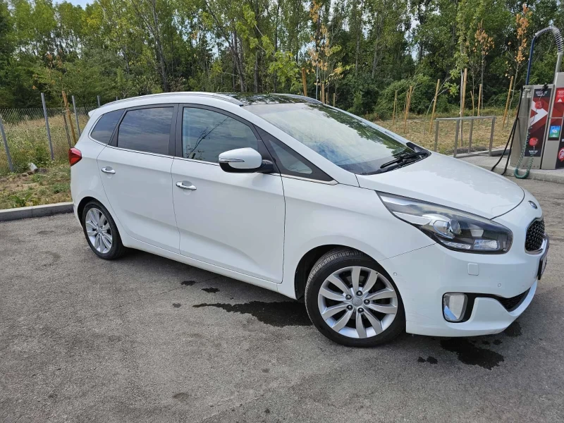 Kia Carens, снимка 2 - Автомобили и джипове - 48388573