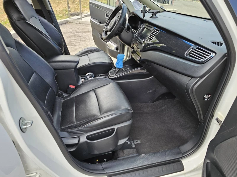 Kia Carens, снимка 6 - Автомобили и джипове - 48388573