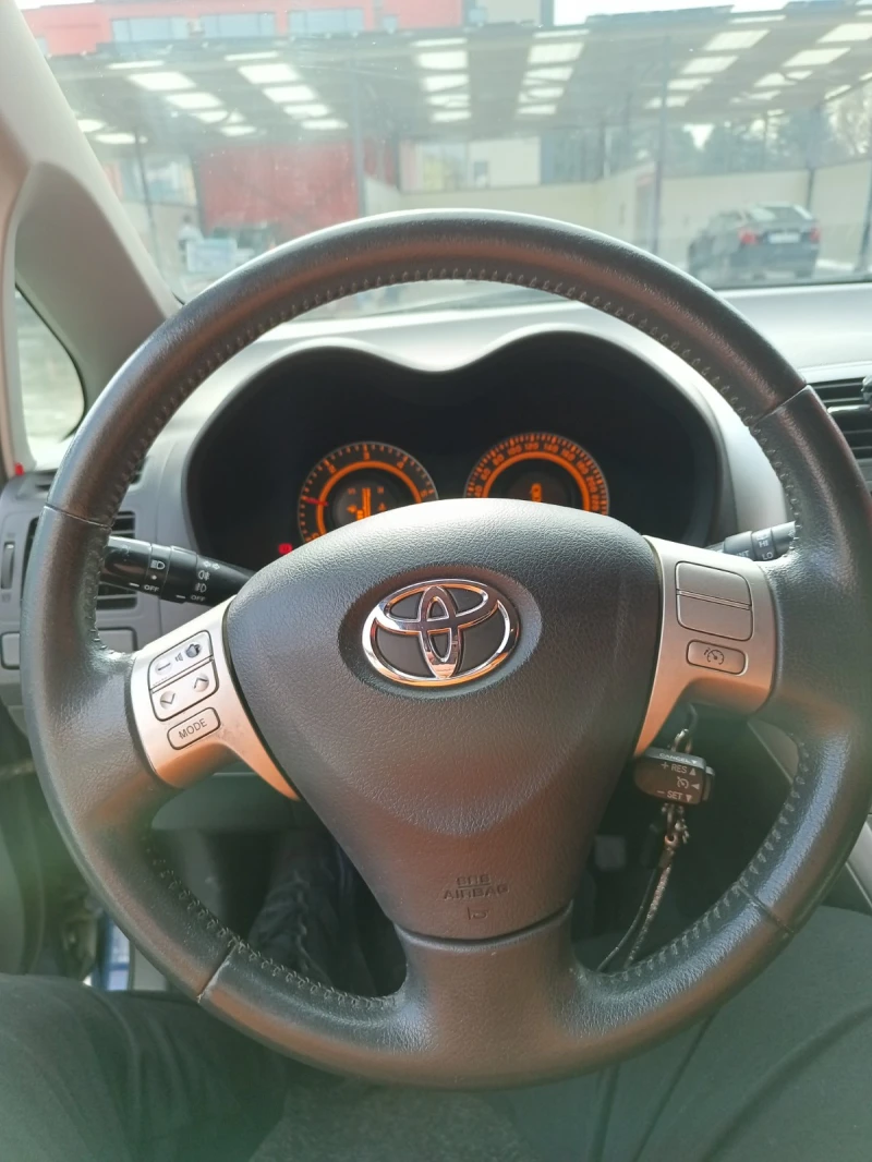 Toyota Auris, снимка 6 - Автомобили и джипове - 48810087