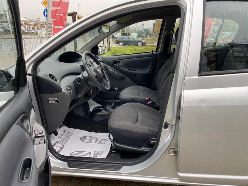 Toyota Yaris 1.4D-4D, снимка 8 - Автомобили и джипове - 52474595