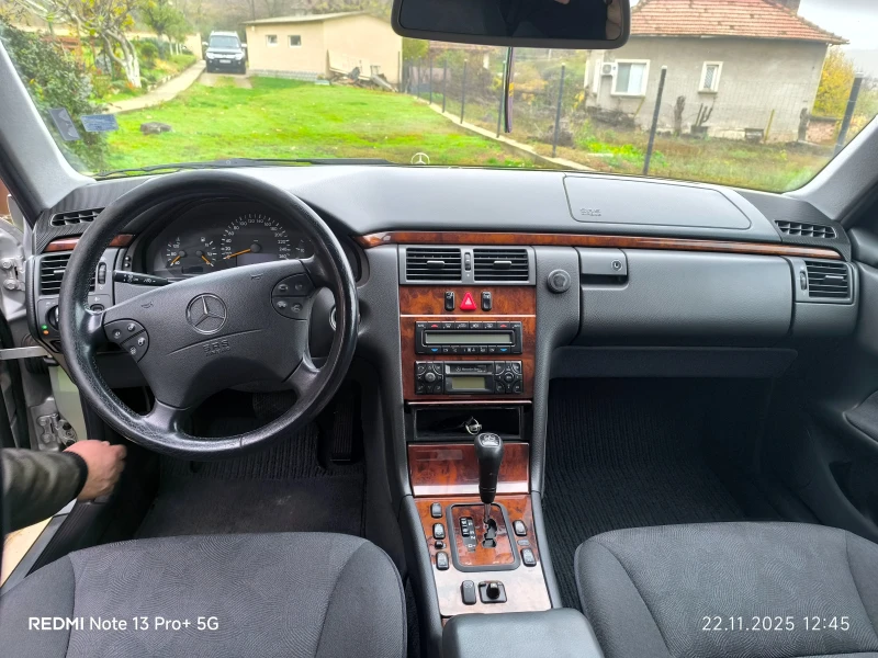 Mercedes-Benz E 270, снимка 7 - Автомобили и джипове - 52512439