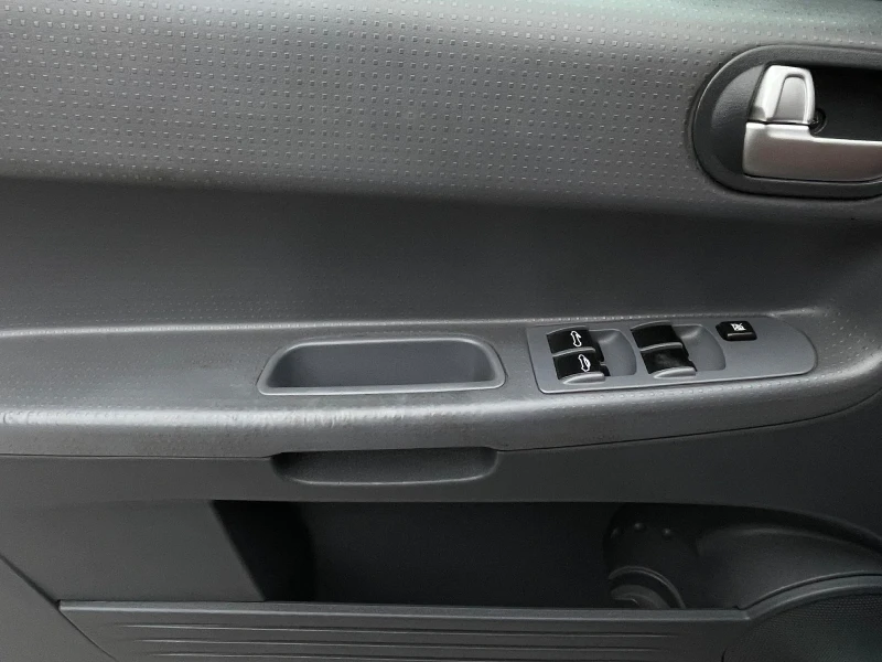 Mitsubishi Colt 1.5 i CZC, снимка 11 - Автомобили и джипове - 52717530